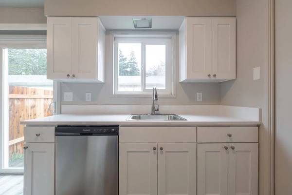 $1,795 / 2br - 925ft2 - Coming Soon! Newly Remodeled Two-Bedroom Townhome! (Milwaukie)63831327364481121