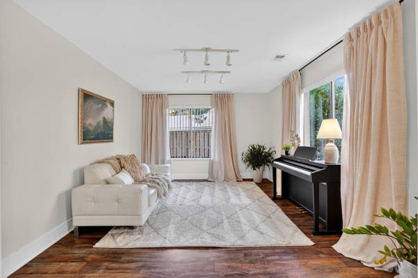 $750,000 / 4br - Just listed! Remodeled home with a Stunning New Addition. Location!!! (Henrndon)64199872818049122