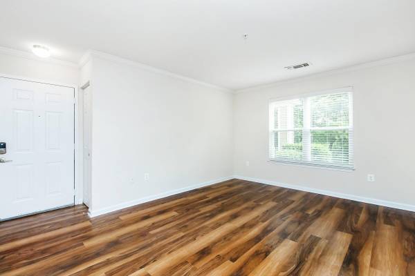 $2,369 / 2br - 1001ft2 - Breakfast Bar, Refrigerator, Shimmering Swimming Pool (20300 River Ridge Terrace, Ashburn, VA)63896276523266123
