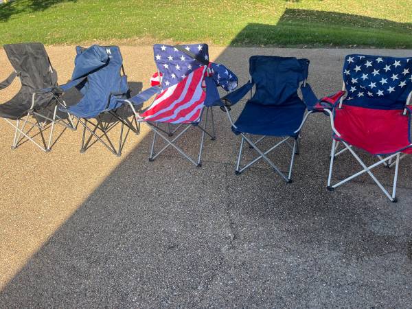 Lot 5 Outdoor Camping / Tailgating Folding Chairs 1