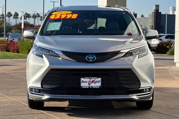 Gold Certified 2023 Toyota Sienna XLE 8 Passenger 1