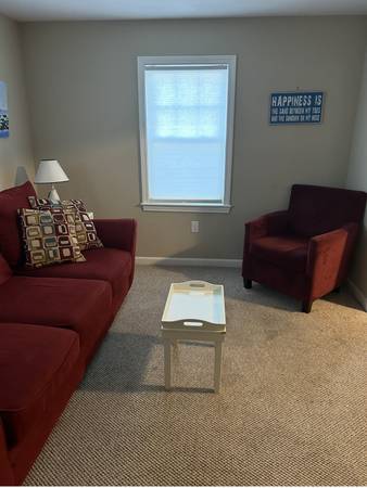 $1,000 / 4br - 1500ft2 - York Beach63656245159937122