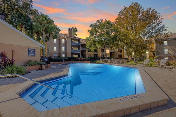 $1,299 / 2br - 970ft2 - Free Rent until 2026 Free App & Admin Move in Today! Ask for William! (Southside Jacksonville)64005272137218124