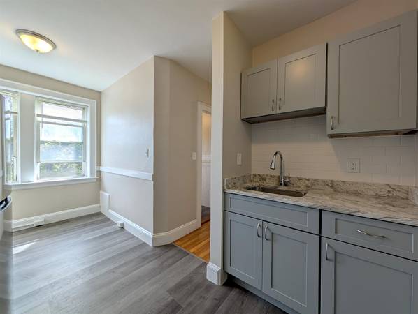 $2,375 New Kitchen & Bathroom ** Heat & Hot Water Included ** Easy to Red T (Cambridge \ Porter Sq. \ Davis Sq.)63828557601667120