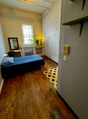 $3,600 / 2br - 900ft2 - Williamsburg Loft Available Oct 15th (Williamsburg)63854288813697122