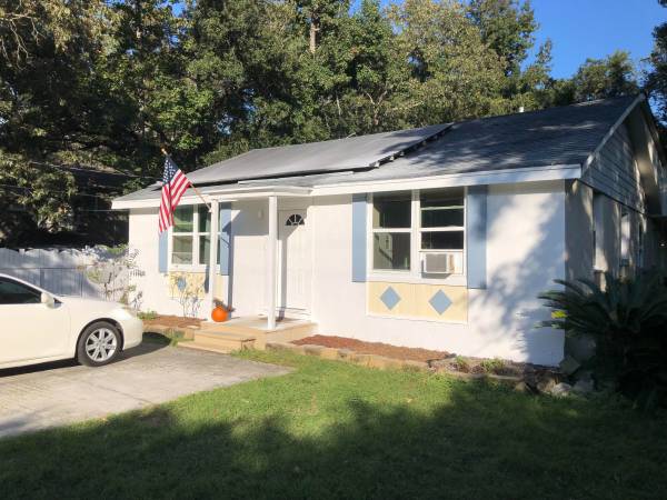 $800 / 1br - 120ft2 - Large Corner Room w/Screened Deck and Private Entrance (Charleston, Folly Rd & Maybank)64015945110913120