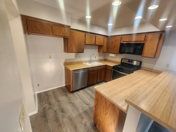 $549,950 / 3br - 1199ft2 - 3+2 abajo, condominio de unidad final -EN VENTA POR PROPIETARIO- (Moorpark, Thousand Oaks, Simi Valley)63668271295745122