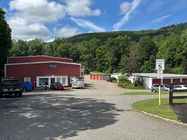 $1,800 / 1800ft2 - CONTRACTOR/WAREHOUSE SPACE (NEW MILFORD, CT)64210698304130121