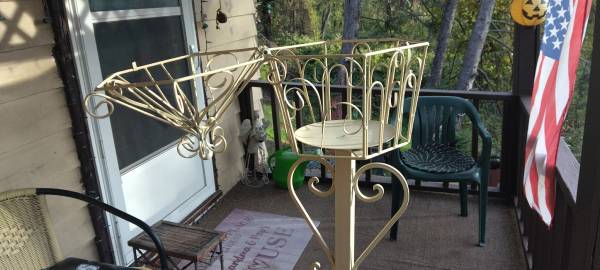 Metal Stand *Excellent condition* 1