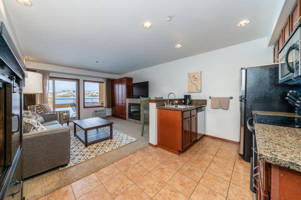 $1,100 / 1br - 501ft2 - Grandview on the Lake #512 - Available Now thru April63828063705473122