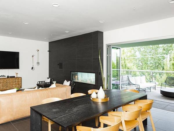 $1,499 / 1br - 578ft2 - Sala comunitaria con chimenea, cocina y TV, aire acondicionado (Portland)63831397061123120