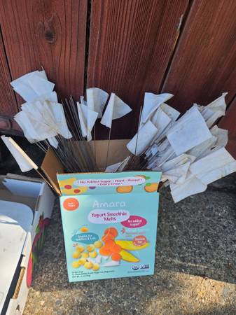 Curb alert! Free white marker flags 1