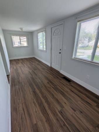 $1300.00 / 2br - 1000ft2 - 5925 McGuire St Unit #163671008151427121