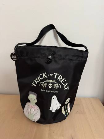 Trick or Treat Glow-in-the-Dark Tote Bag by Bath & Body Works -- NEW! 1