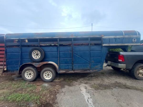 Gooseneck stock trailer 1