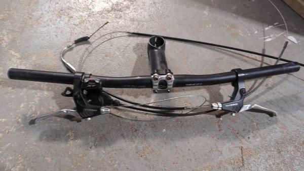 Jamis handlebars/stem with Deore XT shifter and Tektro brake levers 1