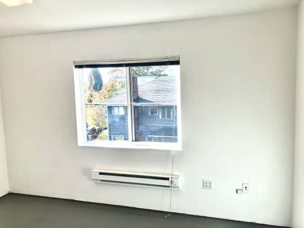 $575 Workspace/Art Studio/Maximize Every Moment in the Light (The Zoo)64165798637955122