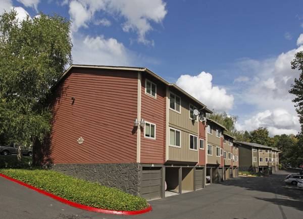 $1,350 / 1br - 1 MTH FREE + Playground at Spring Park - Visit Milwaukie Museum (North Clackamas)63956785535491121