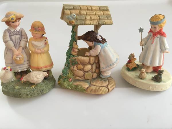 HALLMARK FIGURINES 1