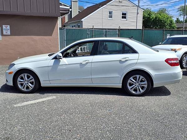 2011 Mercedes-Benz Clase E E 350 Lujo 4MATIC AWD Sedán de 4 puertas - $13495.0063470613354627123