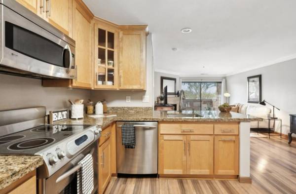 $1,500 / 2br - Primary Bed/Bath in 2/2 Condo (san jose south)64023720385281124