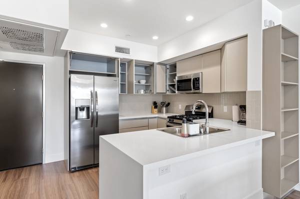 $1,200 / 4br - 1200ft2 - 🛏️Furnished Room for Rent -Modern 4-Bedroom Apt– Lexington Hollywood63840113059329122