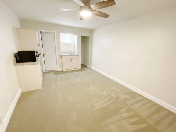 $1,700 / 205ft2 - STUDIO IN THE HEART OF LA JOLLA! ONLY $1,700/mo (1141 Silverado Street #105)63663769151107121