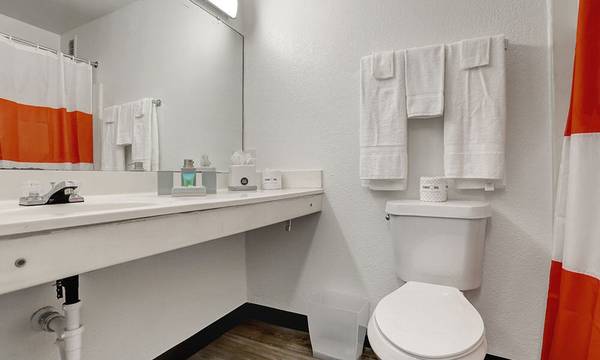 Flat Screen TVs, Free Premium Cable TV, Free Parking 1