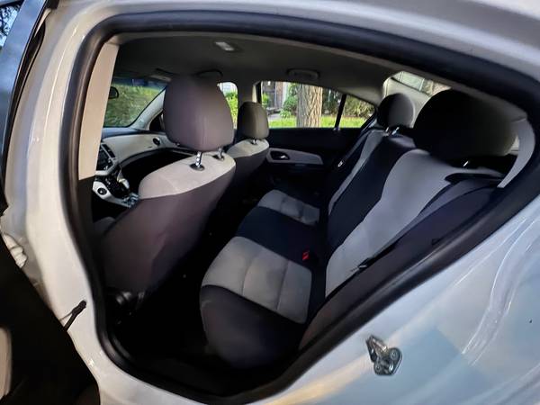 ********** 2015 Chevrolet Cruze LS 4 Cylinder ********** - $2,99963614148834433124