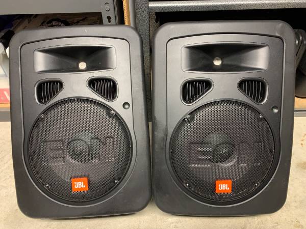 JBL EON G10 Powered Speakers w/Carry Cases and Cables 1