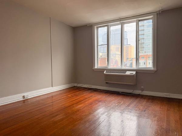 $1,995 / 2hab - Ático de 2hab/1baño con lavandería en 2125 Walnut St! (Rittenhouse Square)63666799441027123
