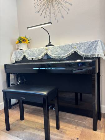 Yamaha AvantGrand NU1X Hybrid Upright Piano – 2021, Polished Ebony 1