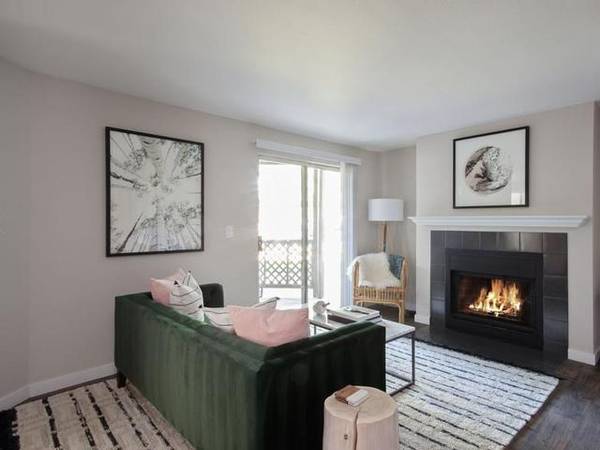 $1,751 / 2br - 868ft2 - Seasonal pool, Walk in closet, Courtyard, Reserved Parking (Tualatin)63956644527107121