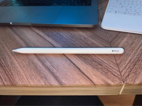 Magic Keyboard and Apple Pencil (2nd Gen) 1
