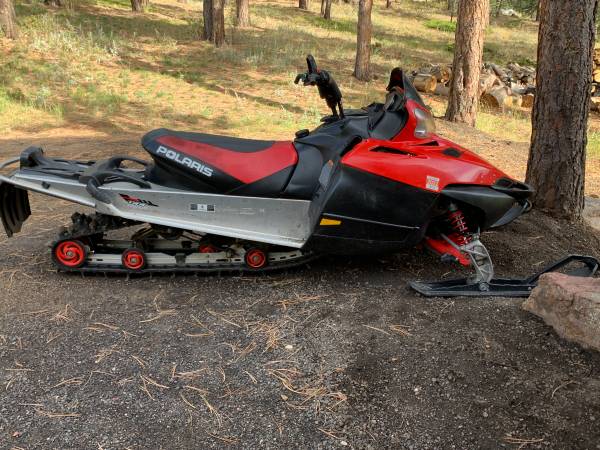 POLARIS RMK 600 SNOWMOBILE 1
