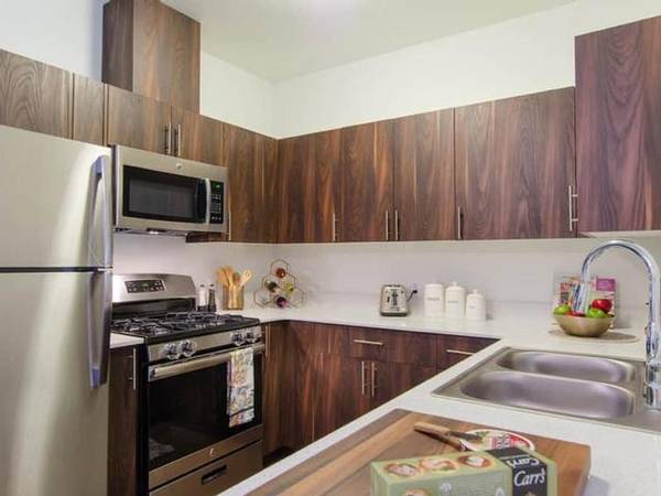$2,292 / 3br - 1079ft2 - Abundant counter space, 24-hr secure package storage (Lacey)63870756253699120