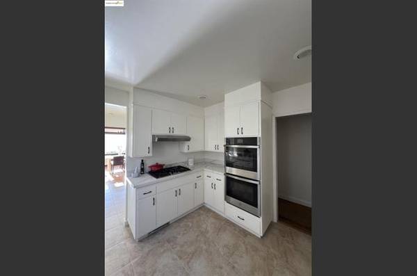 $7,000 / 5br - 2900ft2 - Beautiful 5bd/3ba w/views, walkable to restaurants, flexible move-in (berkeley north / hills)63994248375683123