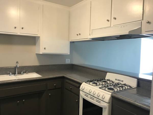 $2,000 / 2br - 1050ft2 - LARGE UPSTAIRS 2 BED/2BATH AVAILABLE AT THE LINDYS! (UCR AREA)64028083905922120