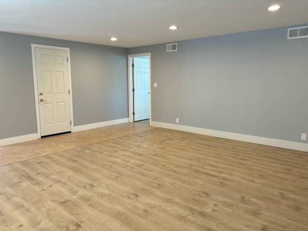 $2,000 / 1br - 950ft2 - Very Large 1 bedroom In-law apt in Emerald Hills, new flooring, no oven (Redwood City)63834323242497123