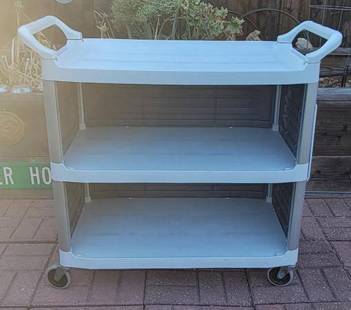 Rubbermaid Xtra utility commercial cart with wheels 300-pound capacity 1