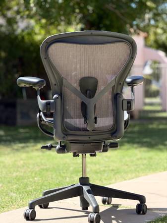Herman Miller Remastered Aeron PostureFit SL Size B Fully Loaded Office Chair 1