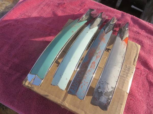 1960 Cadillac Turn Signal Indicator Moldings on Front Fenders 1