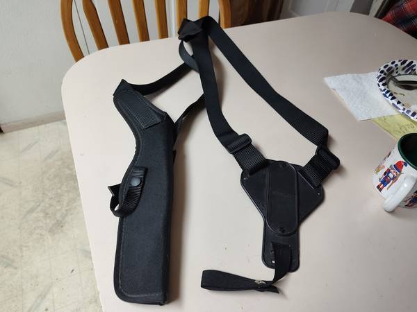 Uncle Mikes shoulder holster 1