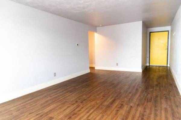 $900 / 2br - Just stunning!! Spacious 3 Bed, 2 bath with lot of light (Wheat Ridge)63920602948482120