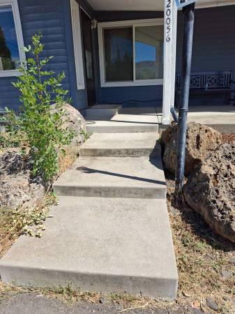 Duplex in Shady Cove 1