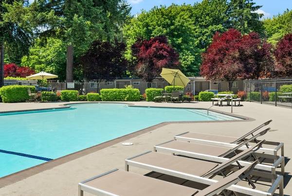 $1,425 / 1br - 608ft2 - Unbeatable 1 BR Comfort-Pools, Saunas & More Await! (Lacey)63688532013185120