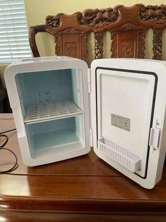 Cooluli 10L Mini Fridge 1