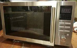 Microwave in Good Working Condition 1