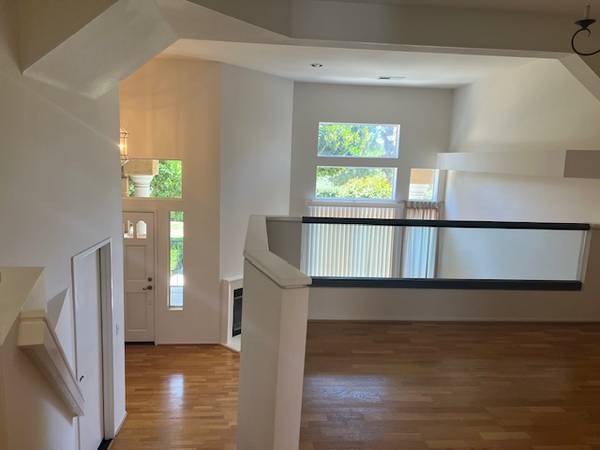 $4,000 / 2br - 1437ft2 - * Tri level Townhome 2bd/2.5ba, 2 car attached garage, 92122 UCSD/UTC* (La Jolla, CA (UTC))63819232946691123