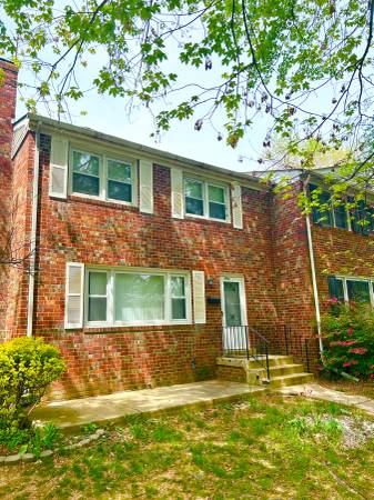 $308,000 / 3br - Charming Brick Townhome Retreat (Indian Head Village)63611885059713124